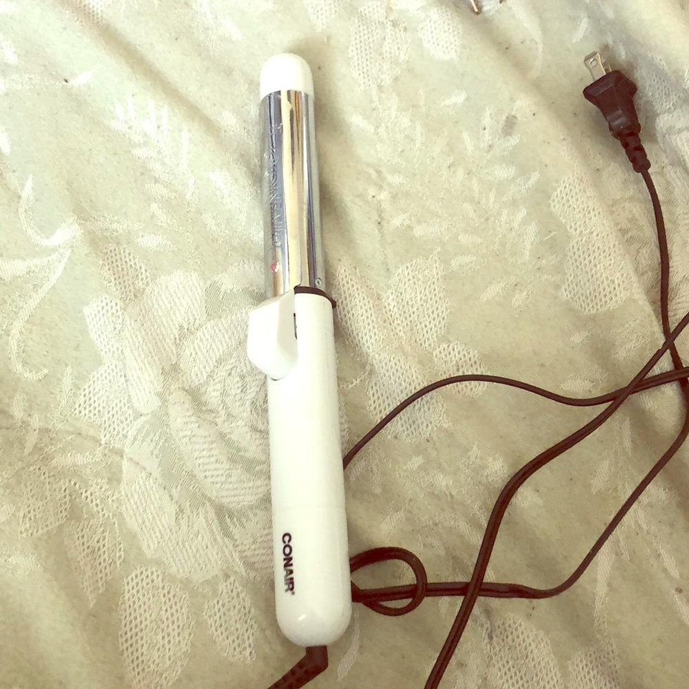 Conair curling iron (white)